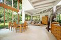 Freistehendes Einfamilienhaus im Chalet-Stil, modern interpretiert - Essplatz mit Luftraum