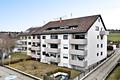 Nachhaltige Kapitalanlage im gepflegten Mehrfamilienhaus - 2-Zimmerwohnung mit Aussicht und Garage - Straßenansicht