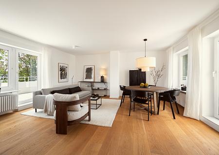 Lichterfülltes Penthouse-Flair: Soeben modernisierte 2,5-Zimmer-Wohnung mit sonnigen Dachterrassen - Lichterfülltes Wohnen