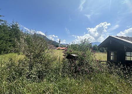 Attraktives Baugrundstück mit Panoramabergblick
- Genehmigung zum Bau einer Landhausvilla - Sommer-Impression