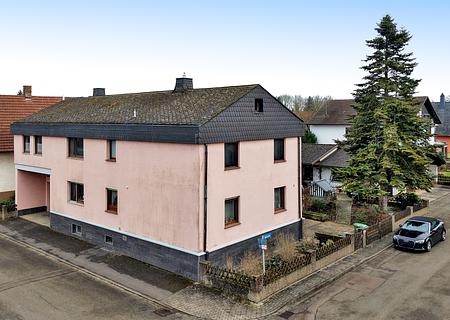 Charmantes Haus mit viel Potenzial - Außenansicht