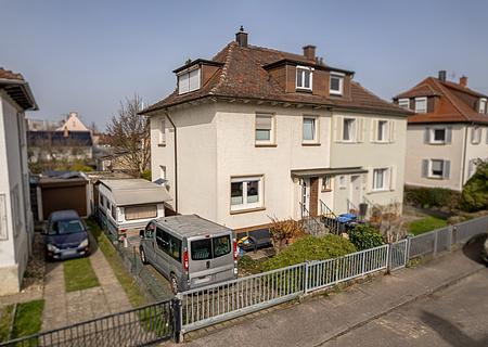 Familienfreundliche Doppelhaushälfte in Heilbronn mit Garten, Garage und 5 Zimmern - Seitenansicht