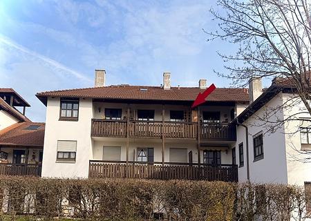 Platzwunder mit Potenzial: Lichtdurchflutete helle 2 Zimmerwohnung in Rosenheim Aisingerwies - Hausansicht