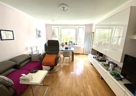 Möblierte 3-Zimmer-Wohnung mit Südwest-Loggia in top Lage Schwabing-West - Wohnzimmer