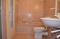 charmantes Reiheneckhaus in begehrter Lage - Badezimmer mit Wanne und Dusche