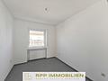 Lichtdurchflutete 4,5-Zimmer-Wohnung mit Süd-Balkon und Privatgarten in Lohhof - Büro/Ankleide