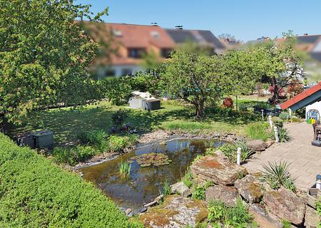 Stilvolles Ensemble mit großzügigem Wohnangebot und
Maisonette-Einliegerwohnung - Teich