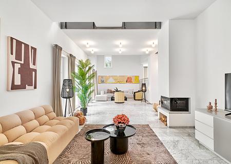 Viel Raum und Privatsphäre: Stilvolles Ensemble aus Haupt- und Gästehaus mit Traumgarten - Zeitlos, elegantes Wohnen mit Stil