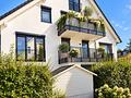 Sonnige 2-Zi.-Wohnung mit zwei Balkonen in ruhiger Lage - Modernes Haus mit grünen Balkonen