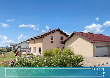 Modernes Einfamilienhaus mit Dreifachgarage & Alpenblick – München gut erreichbar - FINESTEP Immobilien