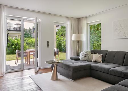 Privater Indoor-Pool & Garten: Exklusive 5-Zimmer-Maisonette mit Haus-im-Haus-Charakter - Großzügigkeit und Lichtfülle
