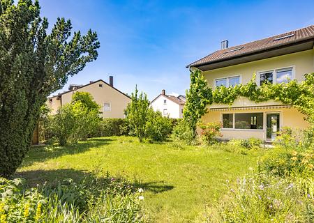 Doppelhaushälfte mit sonnigem Garten und viel Platz für die ganze Familie - Herrlicher Süd-West Garten