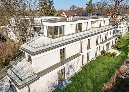 Erstbezug: Traumlage in der Villenkolonie I: 2-Zimmer-Neubauwohnung mit hochwertiger Ausstattung - Großzügige Terrassen und Balkone