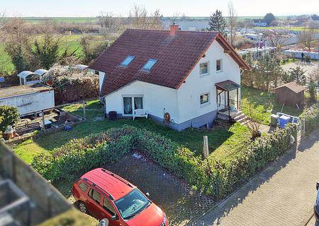 Viel Platz für die große Familie! Charmantes Einfamilienhaus in begehrter Lage von Bockenheim - Haus Ansicht Drohne