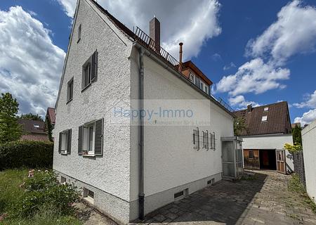 Grundstück mit Sanierungsbedürftigem Einfamilienhaus - Eingangsbereich