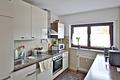 Vermietete 2-Zimmer-Wohnung mit Balkon, Aussicht, Aufzug & Garage – solide Kapitalanlage - Küche (Mietereigentum)