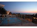 Moderne Villa mit beheiztem Pool und spektakulärem Panoramablick auf Küste und Meer und mit Vermietungslizenz