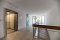 Befristet auf 1 Jahr! - Frisch renovierte, möblierte 2-Zimmer-Wohnung mit Balkon und Schwimmbad - Treppenhaus