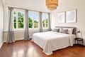 Historische Stadtvilla von 1902 mit großem Raumangebot, viel Charme und Gartenidyll - Master Bedroom mit Gartenblick