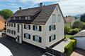 Charmantes, kernsaniertes Mehrfamilienhaus mit vier Wohneinheiten, Gartenidylle und Wohlfühlambiente - Vorderansicht