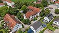 Hier lässt es sich gut leben! Gepflegte, ruhige und helle 3-Zimmer Wohnung mit 2 Balkonen und TG - Ruhige Lage abseits der Straße.  (Bild KI gestützt bearbeitet)