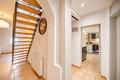 Attraktive Kapitalanlage: Vermietete Maisonette-Wohnung mit Balkon in saniertem Wohnhaus - Flur_1