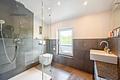 Stilvolle 3,5-/4-Zi.-DG-Penthouse-Maisonettewohnung mit zwei Terrassen in HN-Ost - DG1: Badezimmer mit Dusche