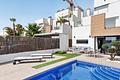 Moderne freistehende Villa mit 3 Schlafzimmern, 2 Bädern, Gäste-WC und privatem Pool in El Raso
