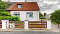 PROVISIONSFREI: Doppelhaushälfte in Merseburg mit Garten, Keller & Modernisierungspotenzial - Außenansicht