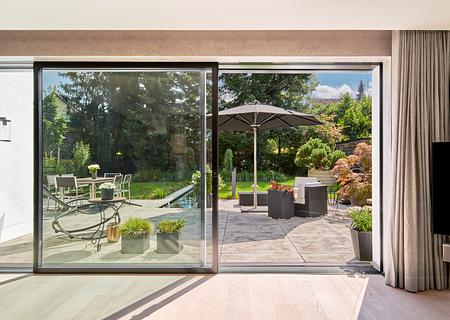 Ästhetisches Design-Domizil mit hinreißendem Garten und viel Privatsphäre - Traumhafte Sonnenterrasse