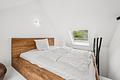 Exklusives Landhaus mit Loft-Charme in Pulheim - Schlafbereich unter dem Dachfenster