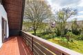 Einfamilienhaus mit großem, sonnigem Garten und viel Potenzial zur Neugestaltung - Sonniger, geschützter Balkon