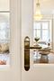 Atemberaubend modernisiertes 4-Zimmer-Altbaujuwel mit stylischem Flair und Balkon - Messingbeschläge von 1900 