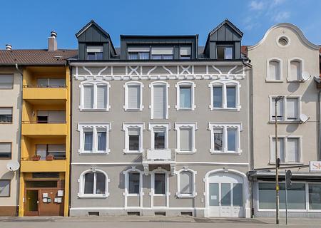 Altbau-Eleganz trifft Moderne: Stilvolle 3-Zimmer-Wohnung in Citylage als perfekte Kapitalanlage - Außenansicht