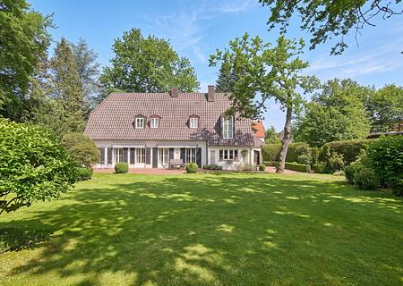 Äußerst charmante Altbauvilla mit prachtvollem Garten und Pool - Traumhaus im Cottage-Stil