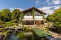 Provisionsfrei-EFH in Gauting in 2. Reihe mit Garten und Terrasse - Hausansicht mit Schwimm-/ Koiteich