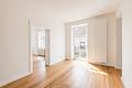 Lichtdurchflutete 2-Zimmer-Altbauwohnung mit Charme und Südbalkon am Zenettiplatz - Große Fenster nach Süden