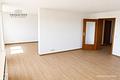 Bezugsfreie 3,5-Zimmer-Wohnung im 4. OG mit Aufzug, großem Balkon und ruhiger Lage in Sackgasse - Wohnzimmer