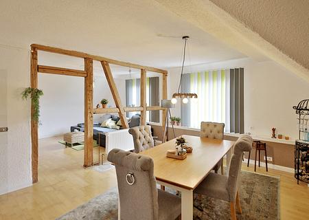 DG-Traum: 3,5 Zimmer mit Aussicht, modernisiert, teilmöbliert & sofort bezugsbereit - Essen