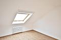 Modern, ruhig und bezugsfrei! Kernsanierte 4-Zimmer-Dachgeschosswohnung mit Garage in Palmbach - Zimmer 1