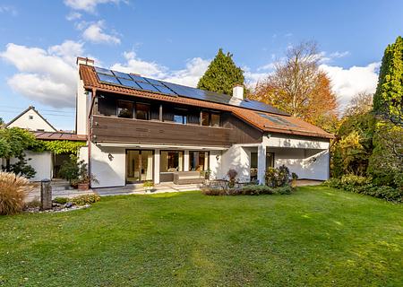 Gepflegtes Einfamilienhaus mit Einliegerwohnung, PV und Solarthermie in Bestlage - Charmantes Domizil
