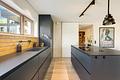 Mit Weitsicht geplant: Wohngesundes Architektenhaus mit Design-Ausstattung - Stylisches Küchendesign