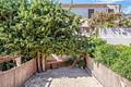 Mallorca, hübsches Stadthaus mit Garage und Garten im Zentrum von Puigpunyent zu verkaufen