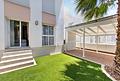 Moderne Wohnung mit eigenem Garten und direktem Zugang zum Pool