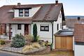 Charmante Doppelhaushälfte mit viel Platz für die Familie – Balkon, Garten & Garage - Hauszugang,Garage