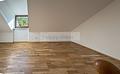 bezugsfreie und renovierte Dachgeschosswohnung in ruhiger Innenhoflage - Schlafzimmer Bild 2