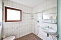 Familientraum mit Terrasse & Gartenidylle, Brunnen und barrierefreiem Komfort! - Badezimmer im Erdgeschoss