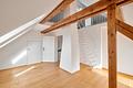 Klassische Villa von 1928 mit 6 Schlafzimmern, viel Charme und Traumgarten in unverbauter Bestlage - Luftige Studio-Atmosphäre