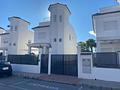 Villa mit 3 Schlafzimmern, 3 Bädern, Dachterrasse, Kfz-Stellplatz und Gemeinschaftspool