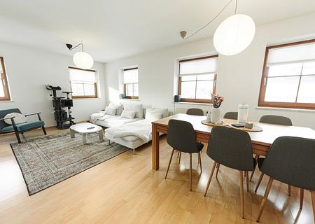 3-Zimmer-Wohnung in bester Lage von Freilassing/Neuhofham - inkl. TG Stellplatz - frei ab 01.11.2026 - Wohnzimmer